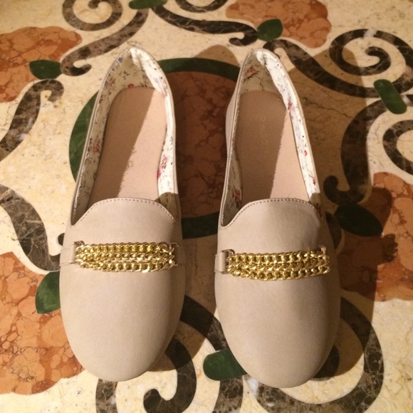 Brand new flats, never worn before