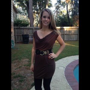 Fitted brown dress with belt!