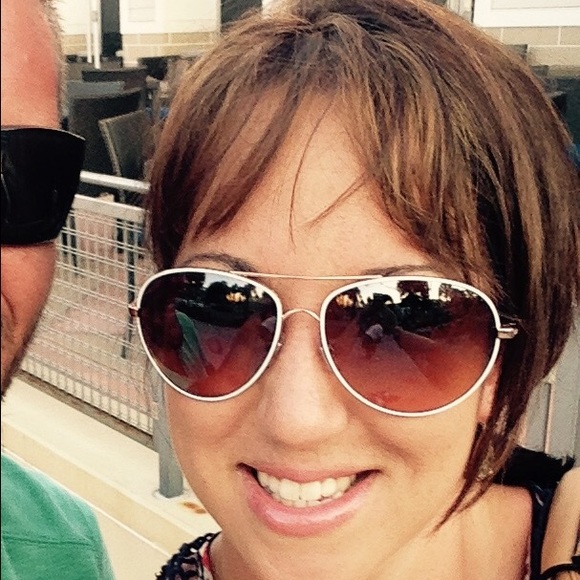 Meet your Posher, Hannah - Picture 1 of 1