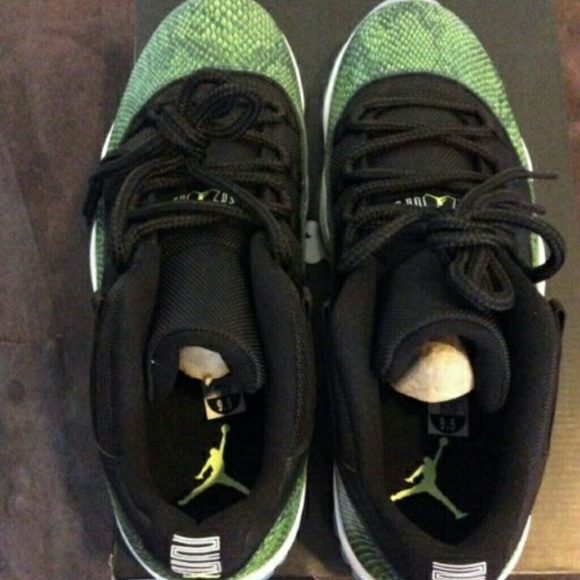 Nike Air Jordan XI retro 11 Low SnakeSkin - Picture 2 of 3