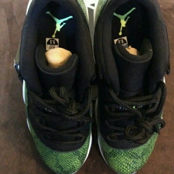 Nike Air Jordan XI retro 11 Low SnakeSkin - Picture 3 of 3
