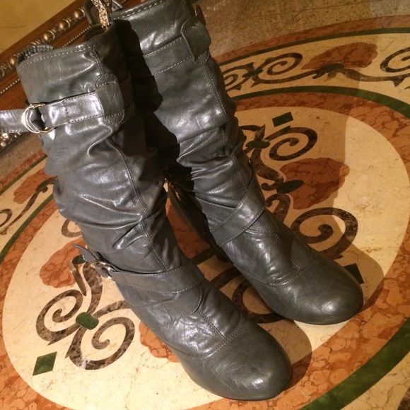 Silver/grey Heeled boots