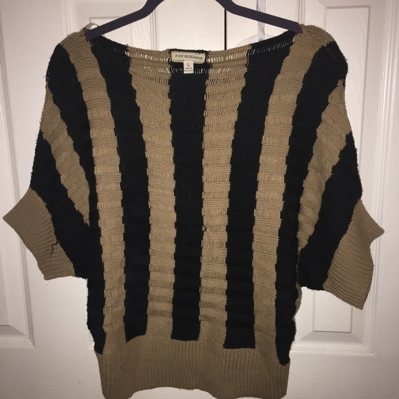 Short sleeve knit sweater