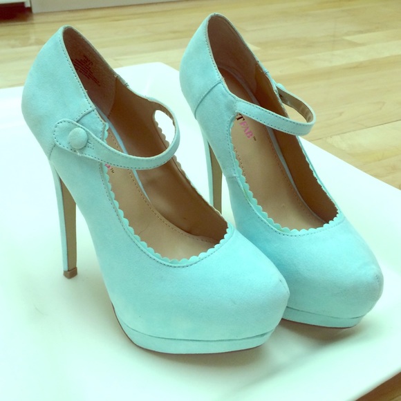 Beautiful Baby Blue Pumps!