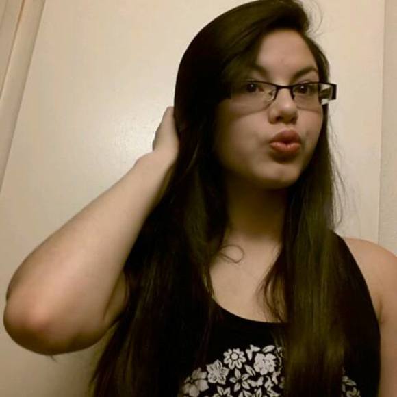 Meet your Posher, Julissa