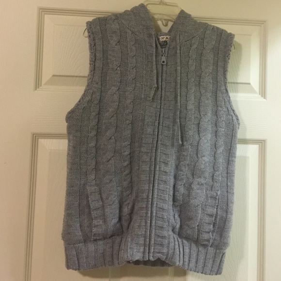 Sleeveless jacket with hoody. - Picture 1 of 2