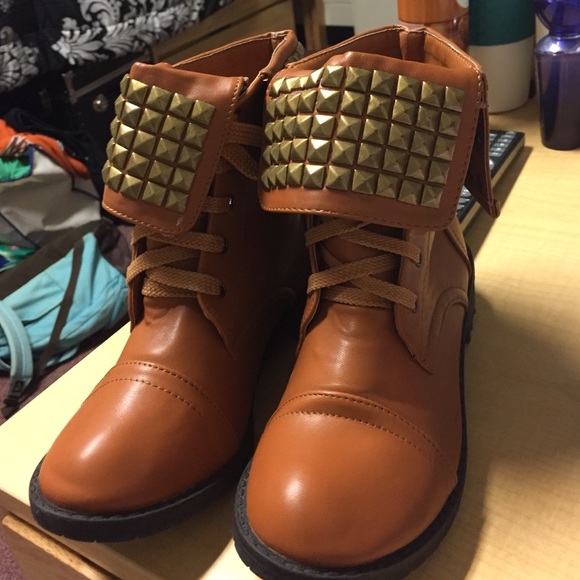 Chestnut stud combat boots (like new)