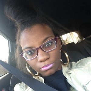 Meet your Posher, Lonna