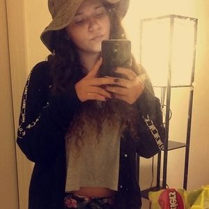 Meet your Posher, Mercedes