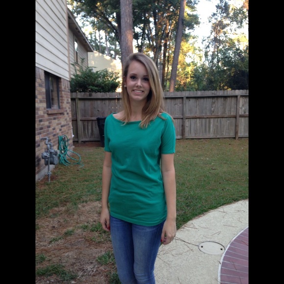 Turquoise tee-shirt