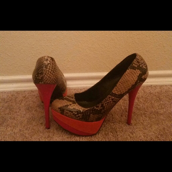 Platform heel - never been worn