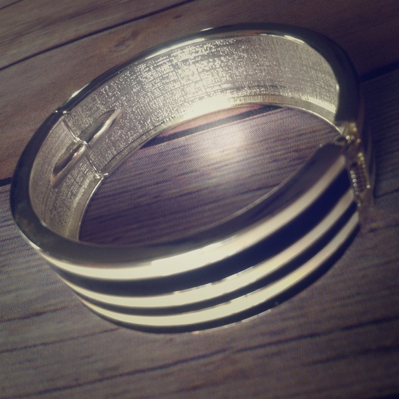 Metal wrist cuff