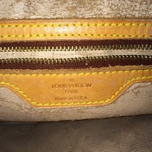 Louis Vuitton Bags - Authentic LV petite bucket tote. Louis Vuitton Bags - Authentic LV petite bucket tote.