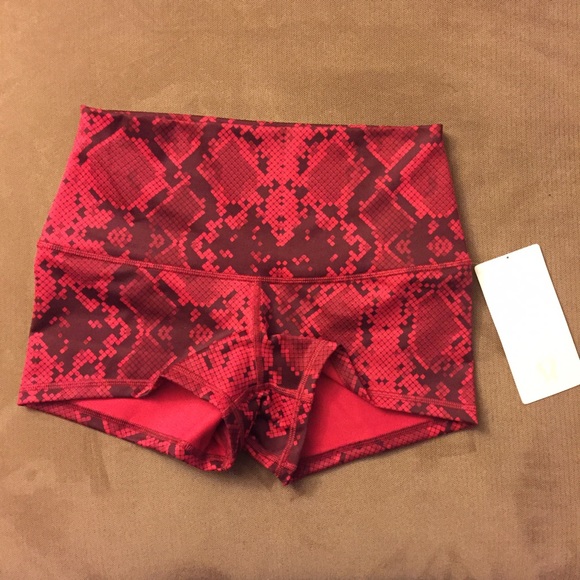 Lululemon roll down boogie short size 8
