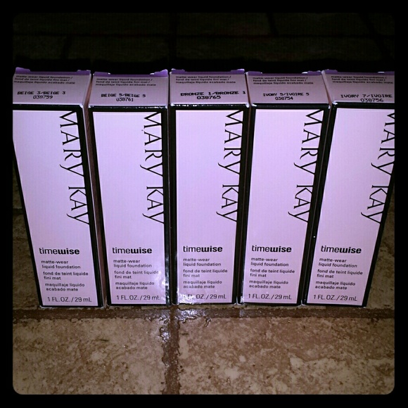 Timewise Matte-Wear Liquid Foundation