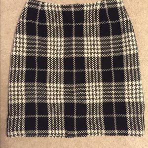 Eddie Bauer B/W plaid skirt