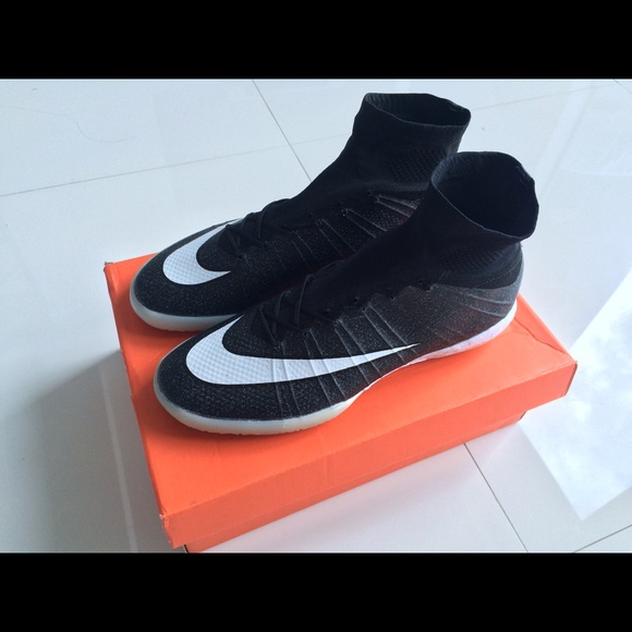 Nike soccer shoes Size 9.5