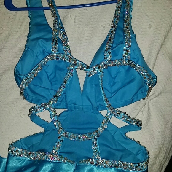 Beautiful prom dress - Picture 3 of 4