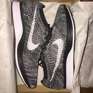 Nike Flyknit Racer ( Oreo )