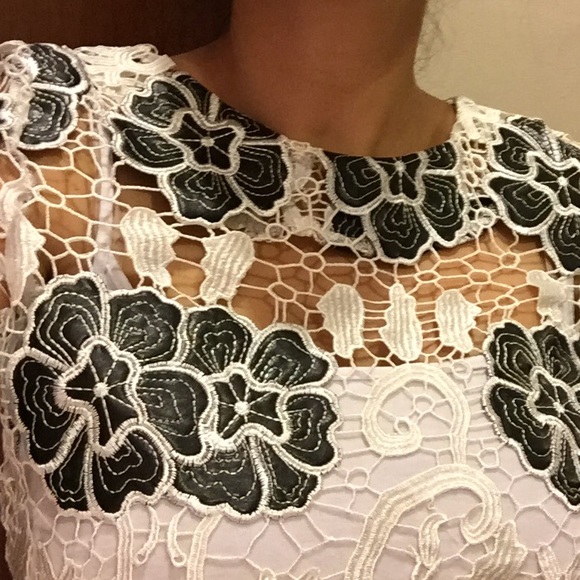 SOLD IN BUNDE NWOT Endless Rose lace crop top - Picture 3 of 8