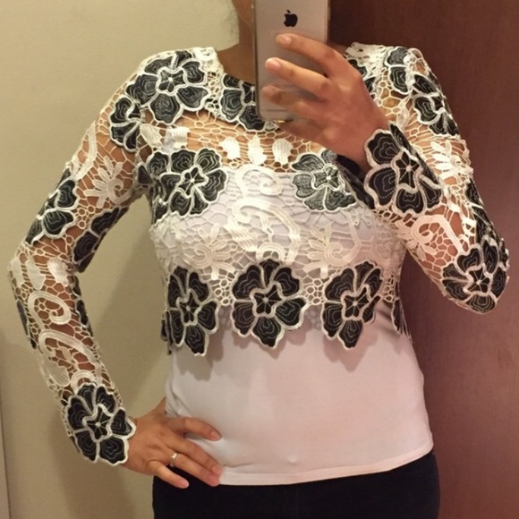 SOLD IN BUNDE NWOT Endless Rose lace crop top - Picture 4 of 8