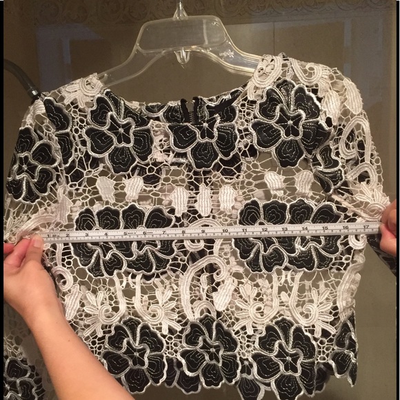 SOLD IN BUNDE NWOT Endless Rose lace crop top - Picture 5 of 8