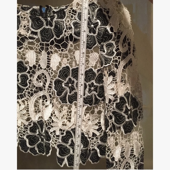 SOLD IN BUNDE NWOT Endless Rose lace crop top - Picture 6 of 8