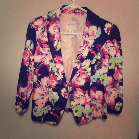 Fitted floral blazer