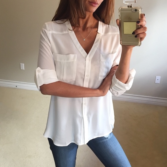 • SOLD • White Collarless Blouse L - Picture 2 of 4