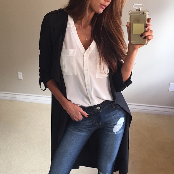 • SOLD • White Collarless Blouse L - Picture 4 of 4