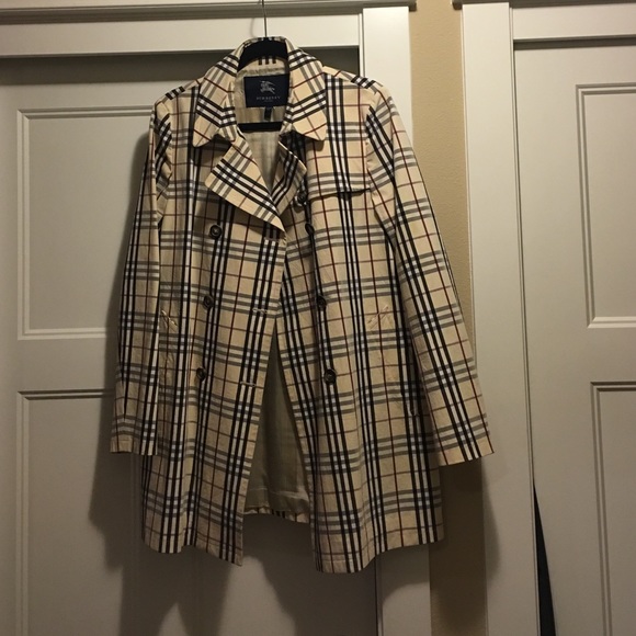 Authentic Burberry trench. belt not included