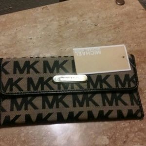 Bnwt michael kors monogram wallet