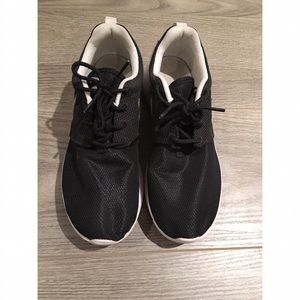 Nike Black Roshes
