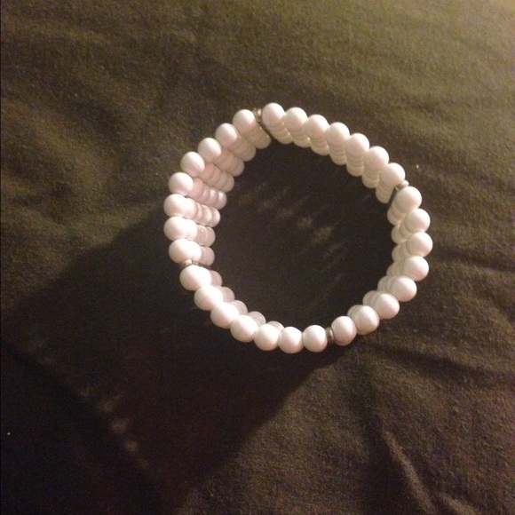 Pearl bracelet