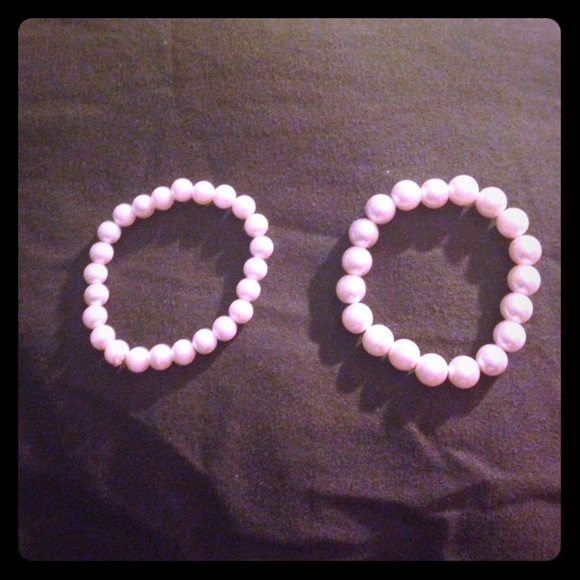 2 pearl bracelets