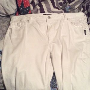 Size 24 white capris
