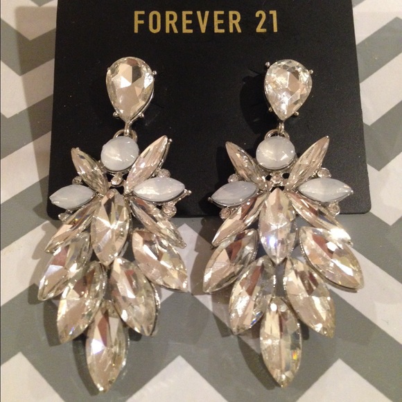 Brand new! Never worn before earrings.