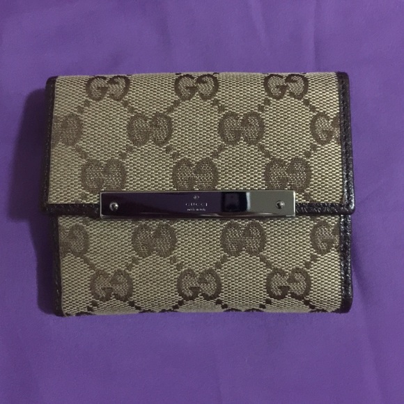 Authentic Bi-Fold Gucci Wallet - Picture 1 of 4