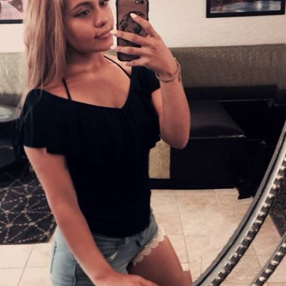 Meet your Posher, Tecia