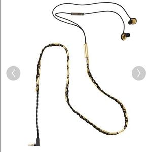 HM BALMAIN earphones