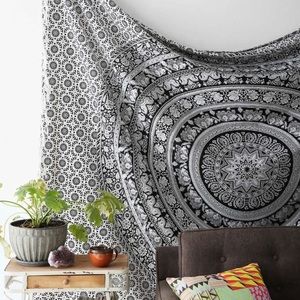 BRAND NEW BLACK AND WHITE TAPESTRY!❤️