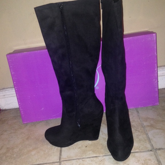 Black suede knee high boots! - Picture 2 of 2