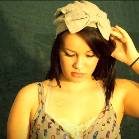 Urban Outfitters big bow slouch beanie hat UniQue - Picture 2 of 4