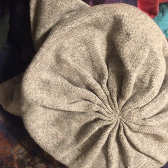 Urban Outfitters big bow slouch beanie hat UniQue - Picture 4 of 4