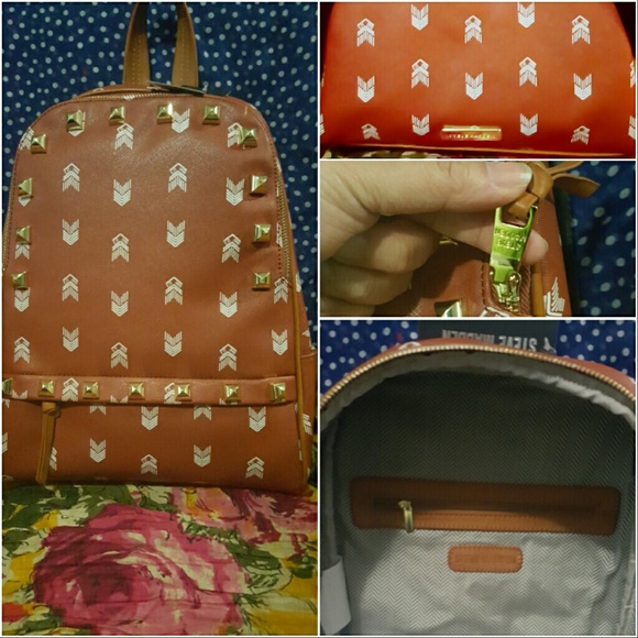 ♡♡♡Sold♡♡♡Steve madden stud backpack w/wallet - Picture 2 of 3