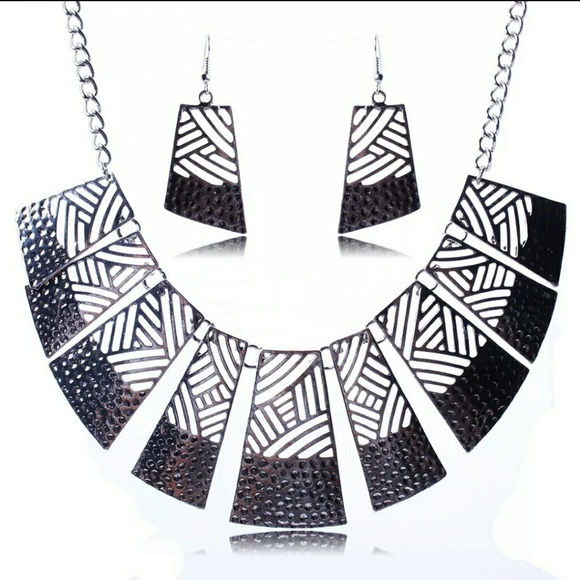 Geometrical two piece in silver
