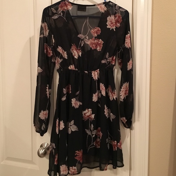 SOLD--Floral long sleeve dress - Picture 2 of 3