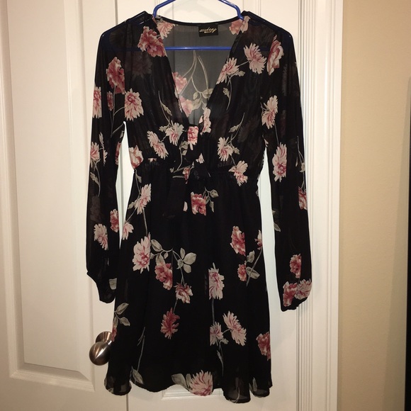 SOLD--Floral long sleeve dress - Picture 3 of 3