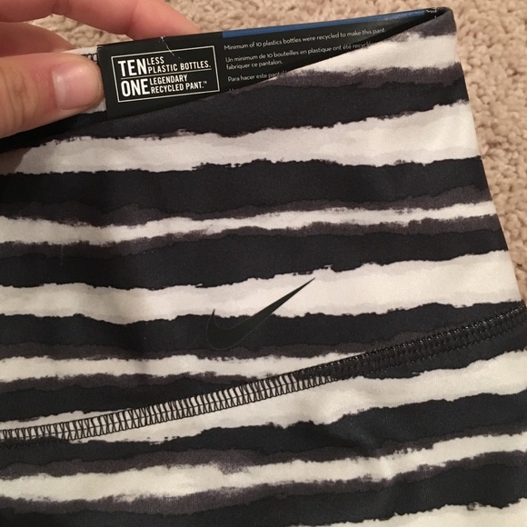 SOLD---Nike pro fit legging - Picture 2 of 4