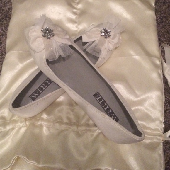 Vera Wang Ballet Flats